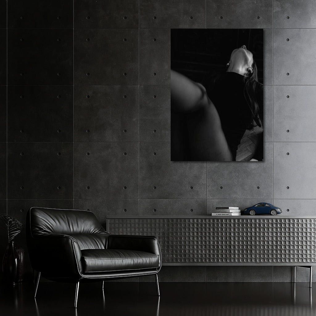 Sophisticated Sensuality: Bold Accent