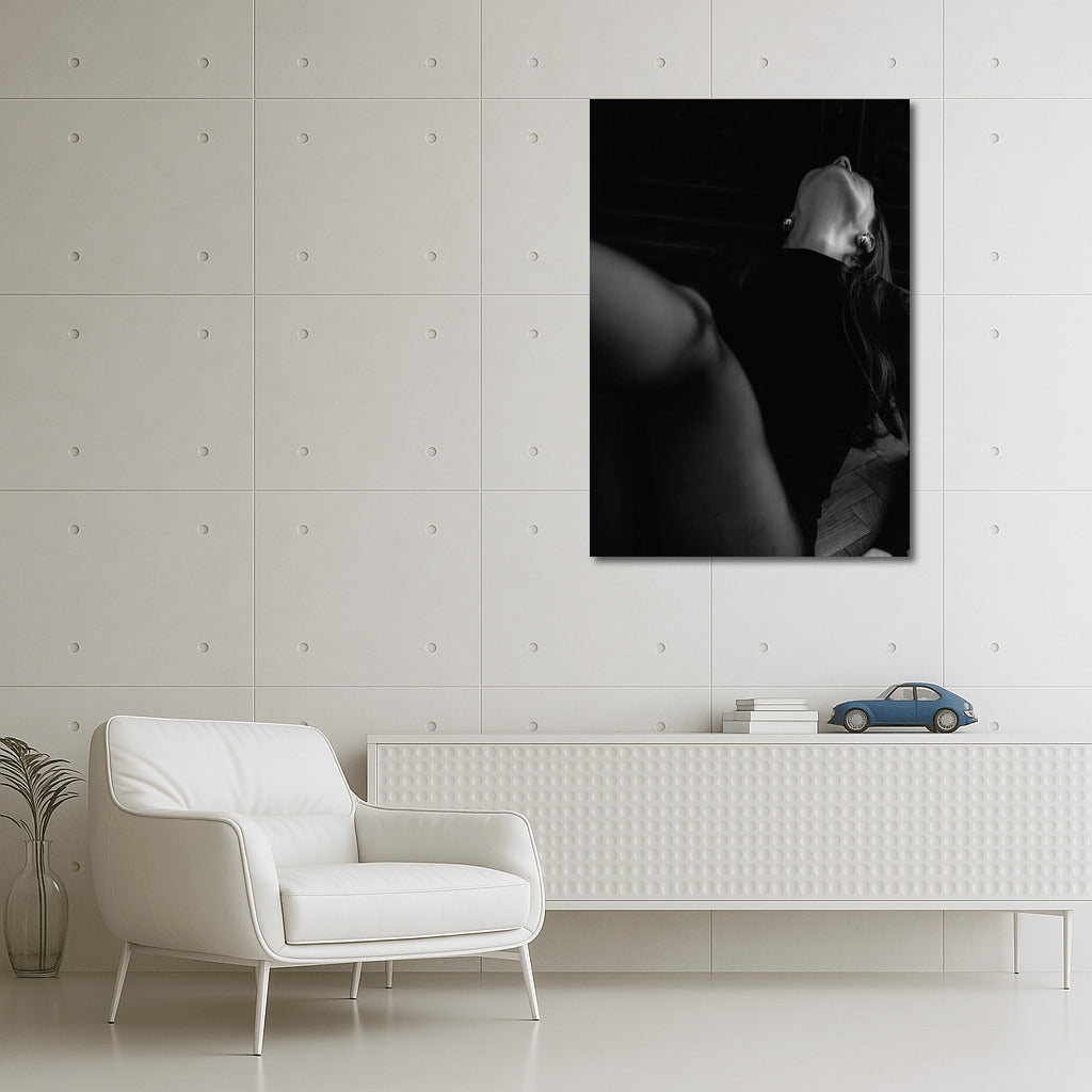 Sophisticated Sensuality: Bold Accent