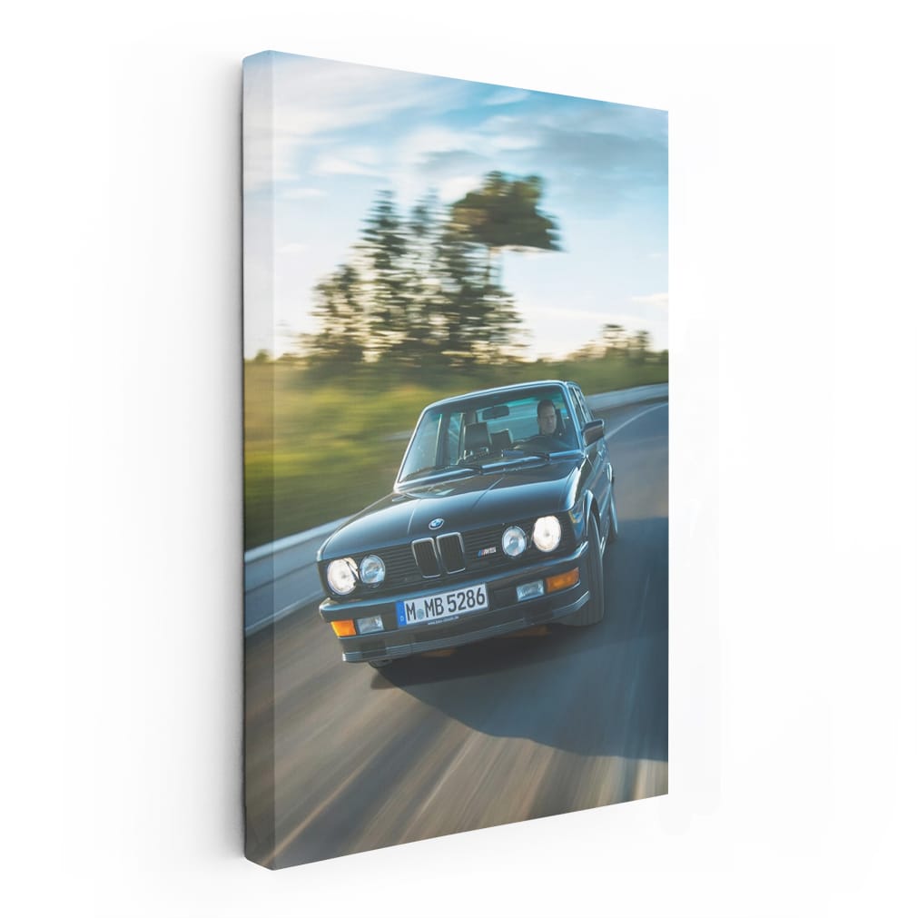 BMW E28 M5 in Motion - Iconic Performance Sedan