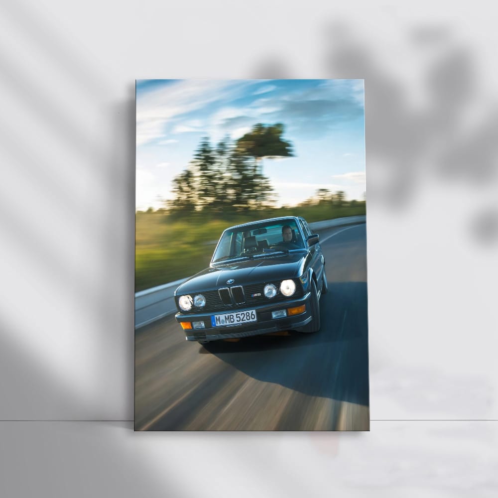 BMW E28 M5 in Motion - Iconic Performance Sedan