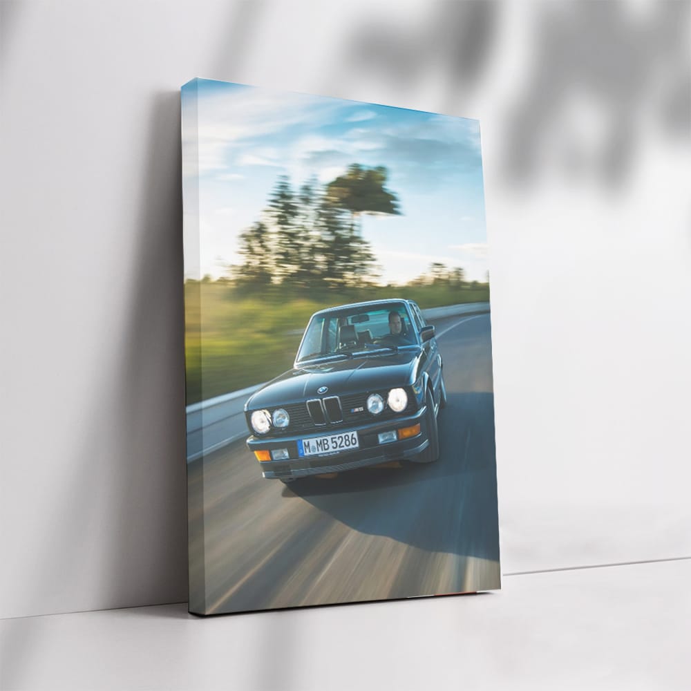 BMW E28 M5 in Motion - Iconic Performance Sedan