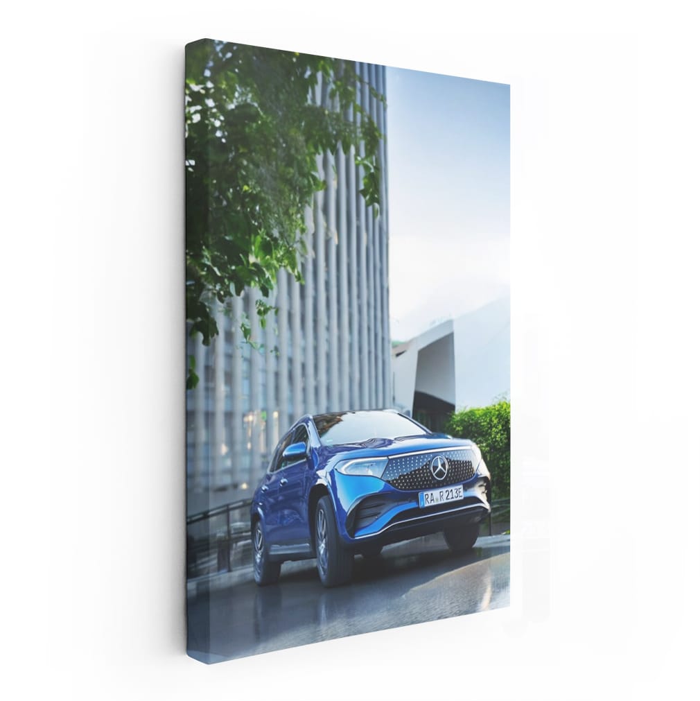 Urban Explorer: Mercedes-Benz EQA 300 4MATIC - City Elegance